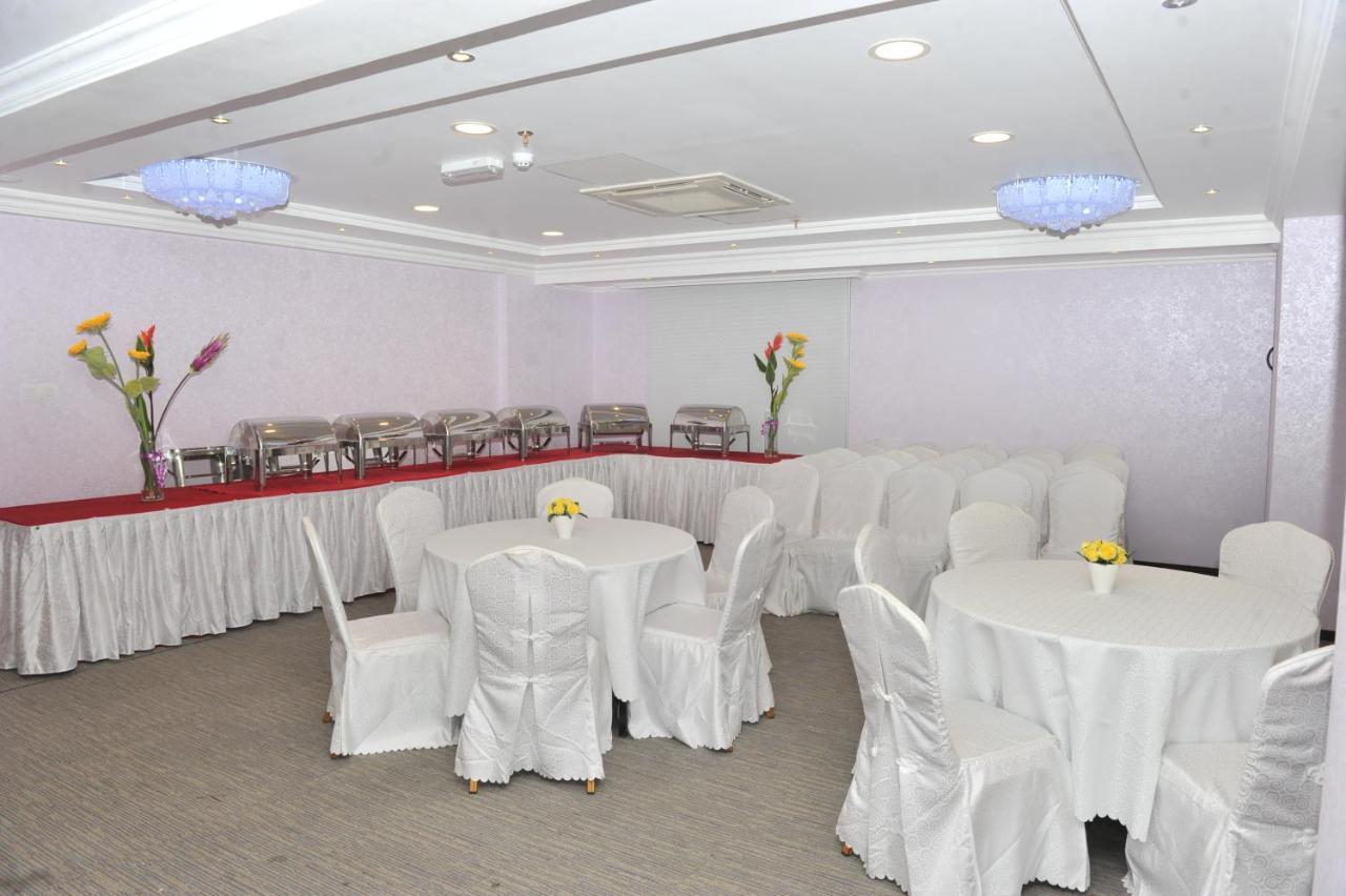 Al Reef Hotel Muscat Exterior photo